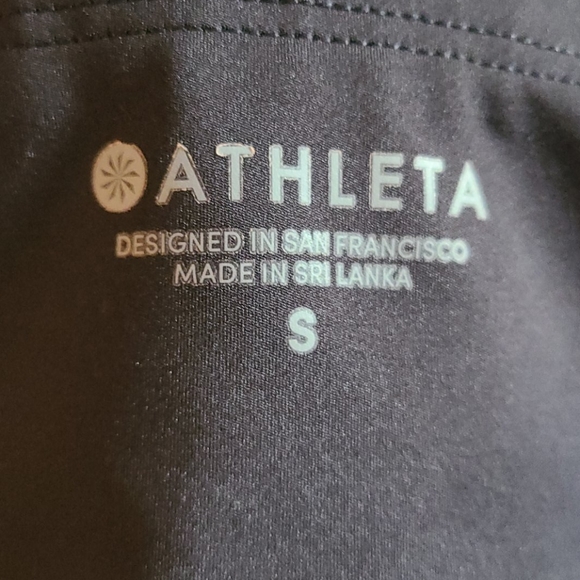 Athleta Crop Pants Size S with Back Zipper Pocket - Picture 4 of 4